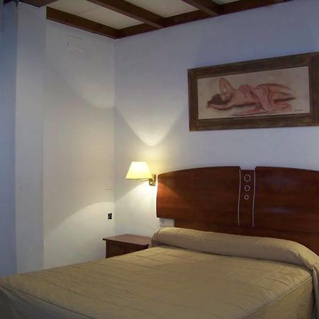 Hostal Restaurante El Lirio Bollullos Par del Condado Esterno foto