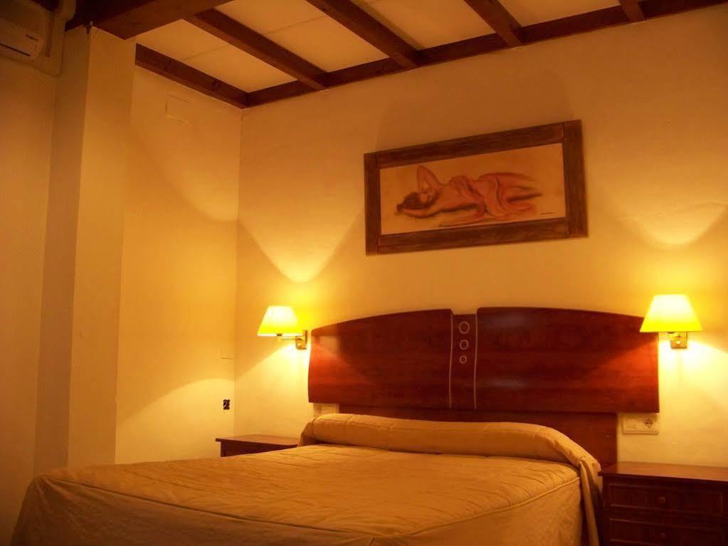 Hostal Restaurante El Lirio Bollullos Par del Condado Esterno foto