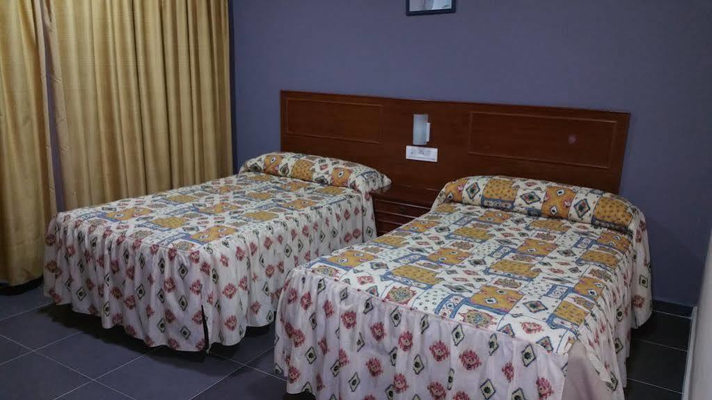 Hostal Restaurante El Lirio Bollullos Par del Condado Esterno foto