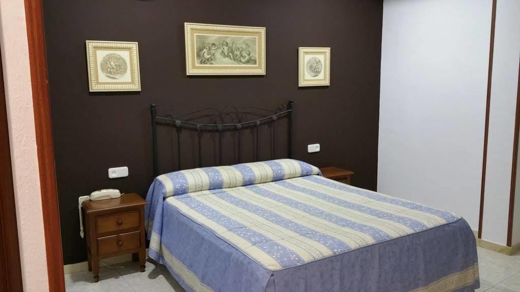 Hostal Restaurante El Lirio Bollullos Par del Condado Esterno foto