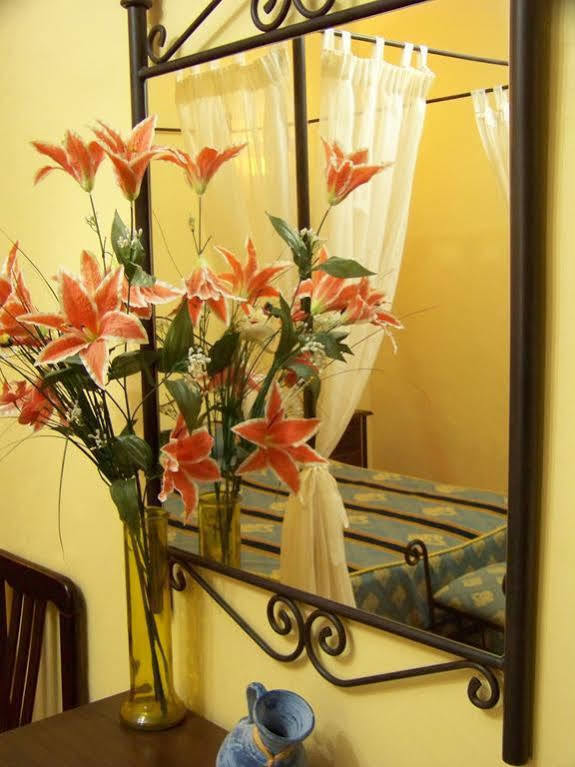 Hostal Restaurante El Lirio Bollullos Par del Condado Esterno foto