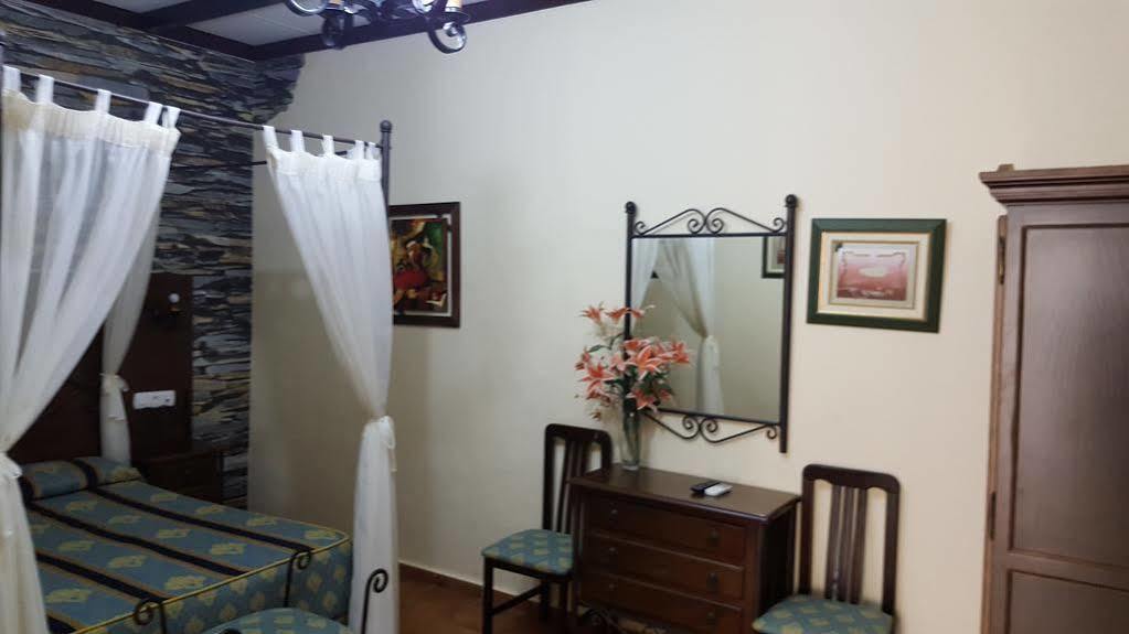 Hostal Restaurante El Lirio Bollullos Par del Condado Esterno foto